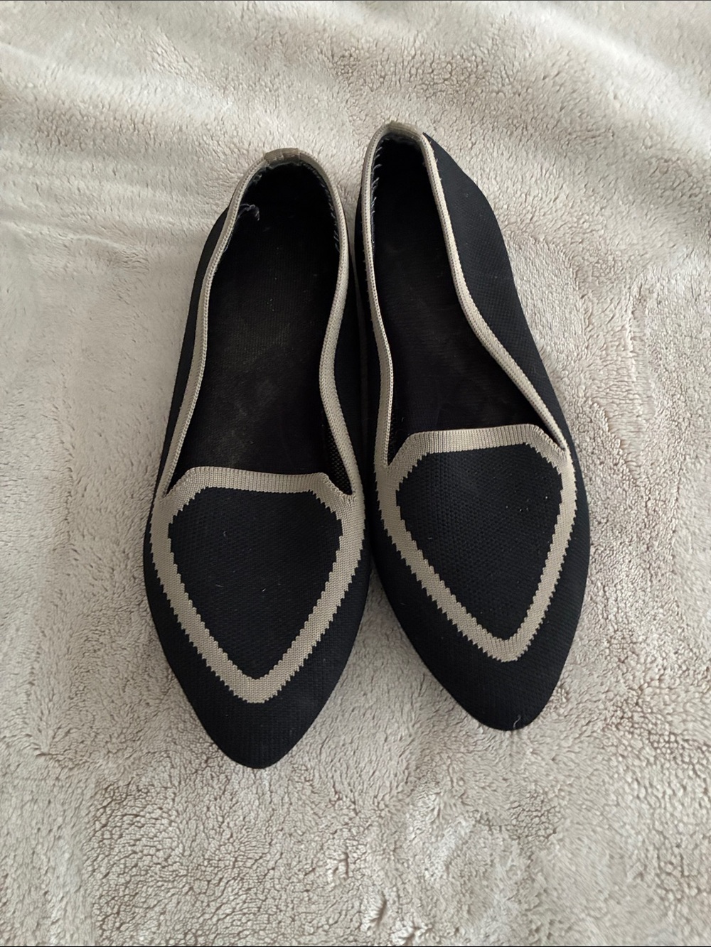 Birdies Black Knit Pointed Flats with Beige Heart Trim